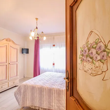 Dei Marmi - With Garden, Near The Sea Apartment *