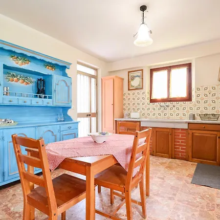 Apartment Dei Marmi - With Garden, Near The Sea