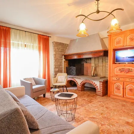 Dei Marmi - With Garden, Near The Sea Apartment *