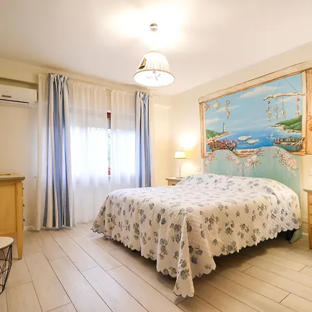 Apartment Dei Marmi - With Garden, Near The Sea